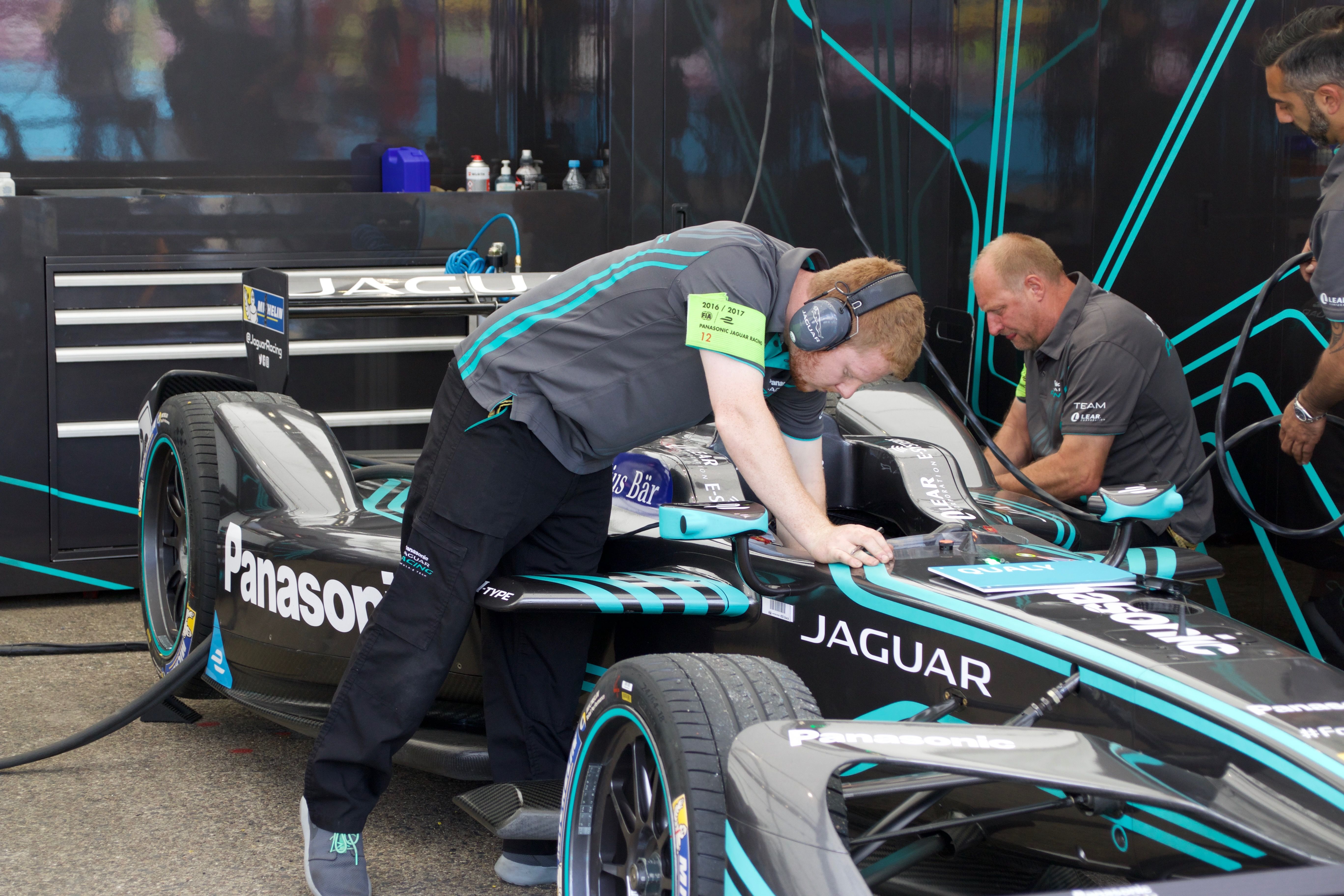 Jaguar e-Prix bolide wordt klaargemaakt voor de race